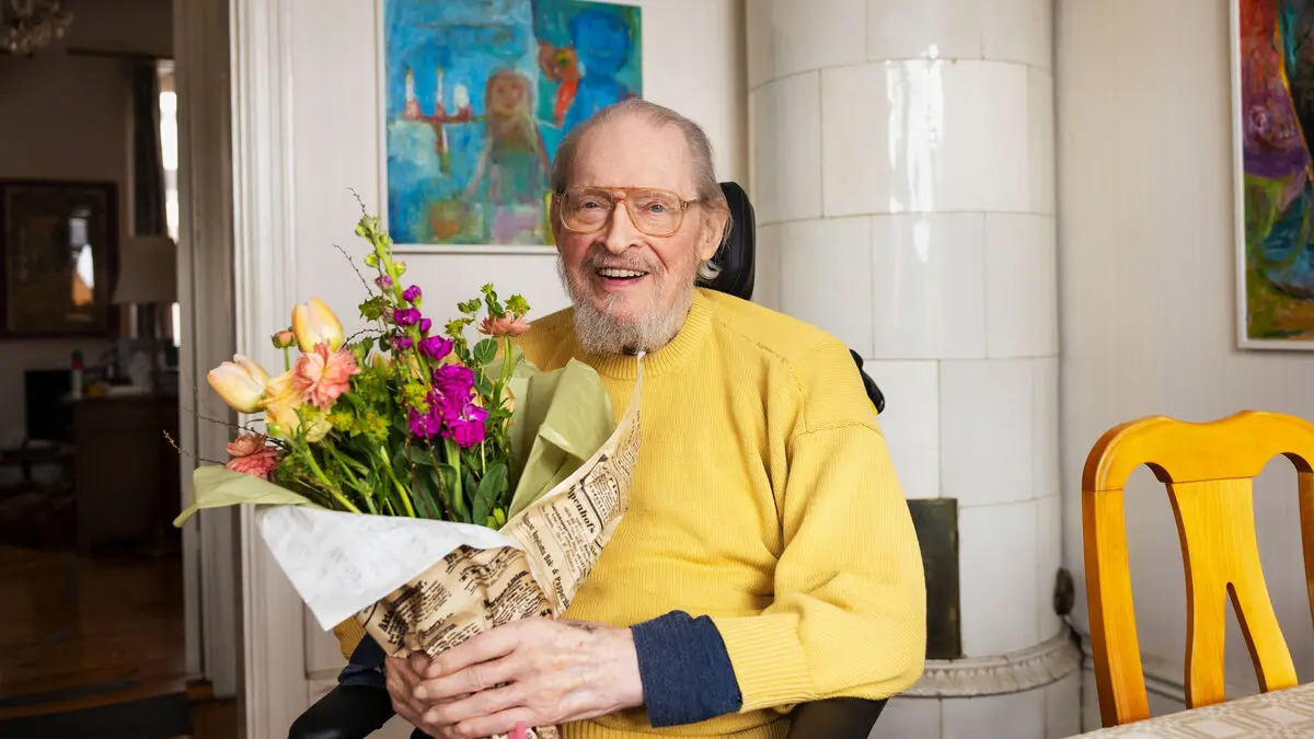 Poet Nils-Åke Hasselmark dies aged 91