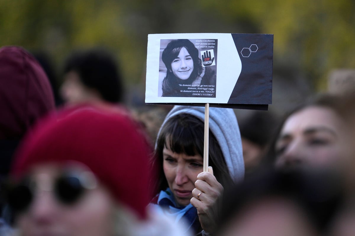 Minister blamed women's murders on migrants