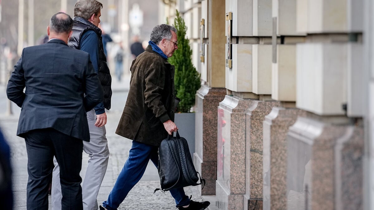 Progress in peace talks ahead of Monday's summit