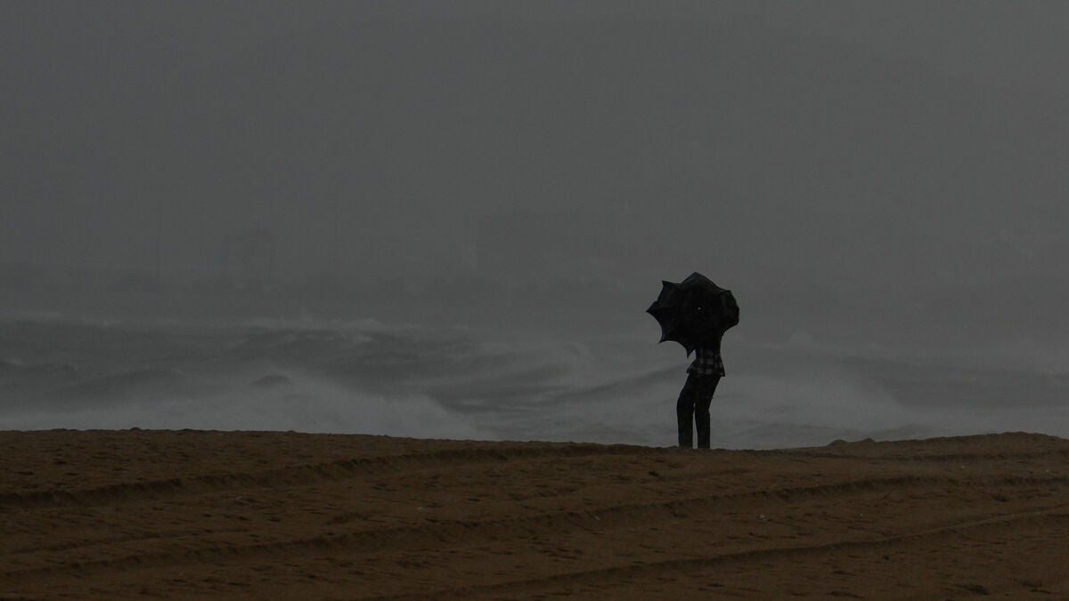 Embassy warns Swedes of storms