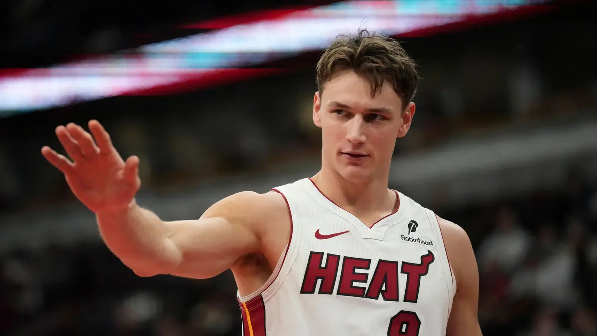 Bleeding Larsson left the court after collision in NBA game