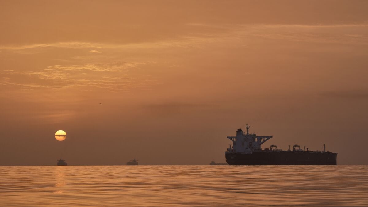 Chinese giant tanker tests passage through Strait of Hormuz