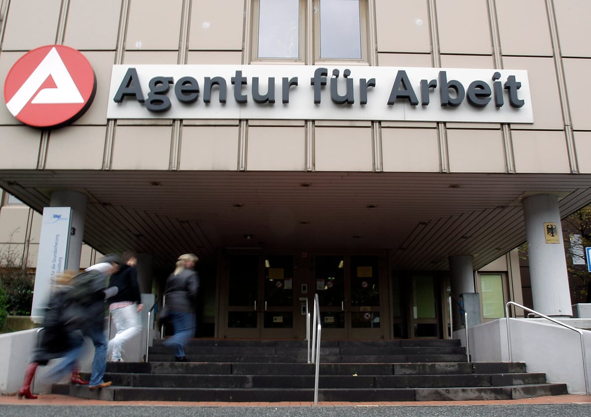 Eurozone Unemployment Drops to 6.1 Percent in February
