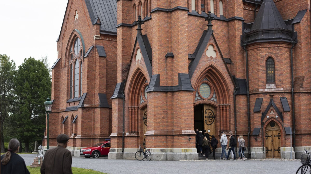 Umeå City Church bells rang in the middle of the night due to technical error