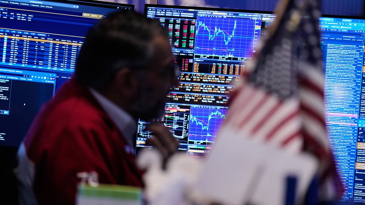 Wall Street rises on new statistics and hopes for peace