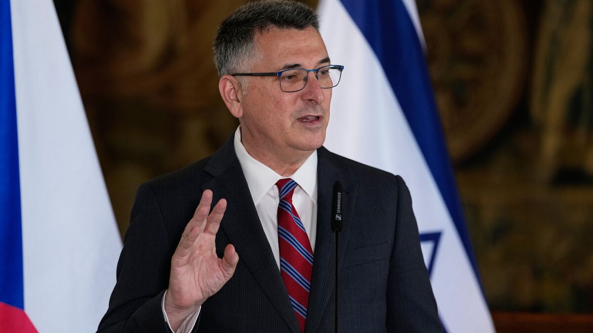 Israeli Settlers Attack Diplomatic Convoy in West Bank, French Mayor Beaten