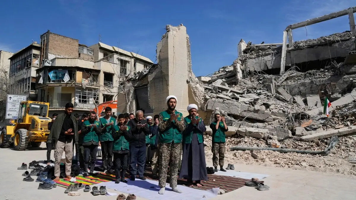 Iran warns Iranians not to help the enemy