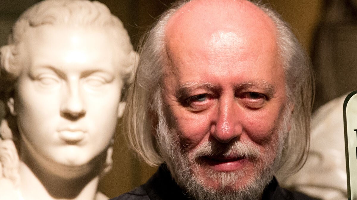 Nobel laureate refuses interviews "for health reasons"