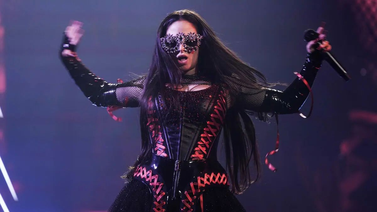 Former Miss Snusk throws the mask away - big step