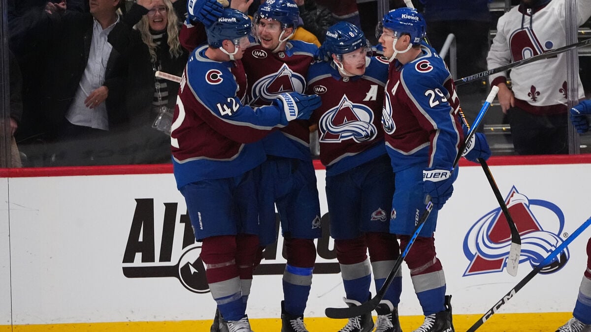 Goal celebration as Colorado crushed Ottawa 8-2