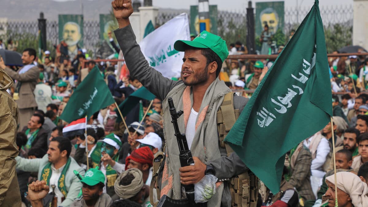 Yemen fighting escalates as more than 100 reported dead in Houthi-government clashes