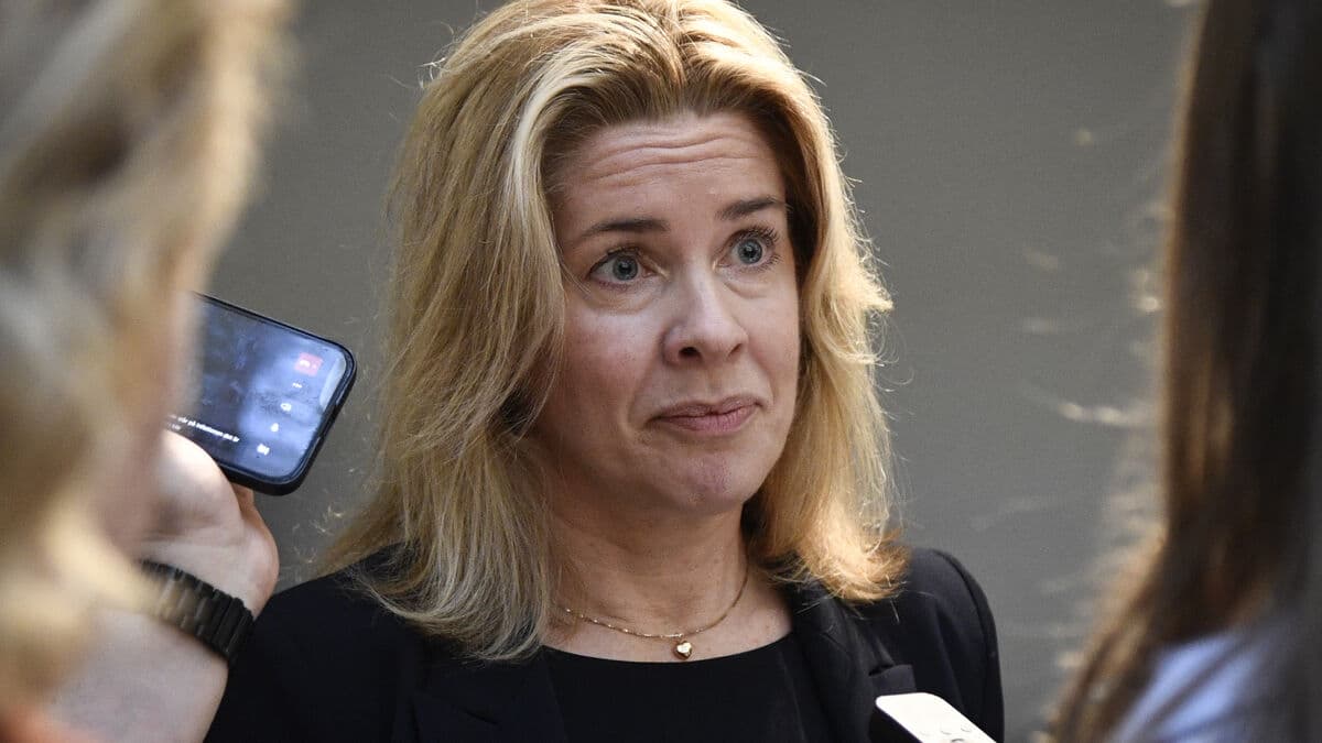 Riksbank recommends adults keep 1,000