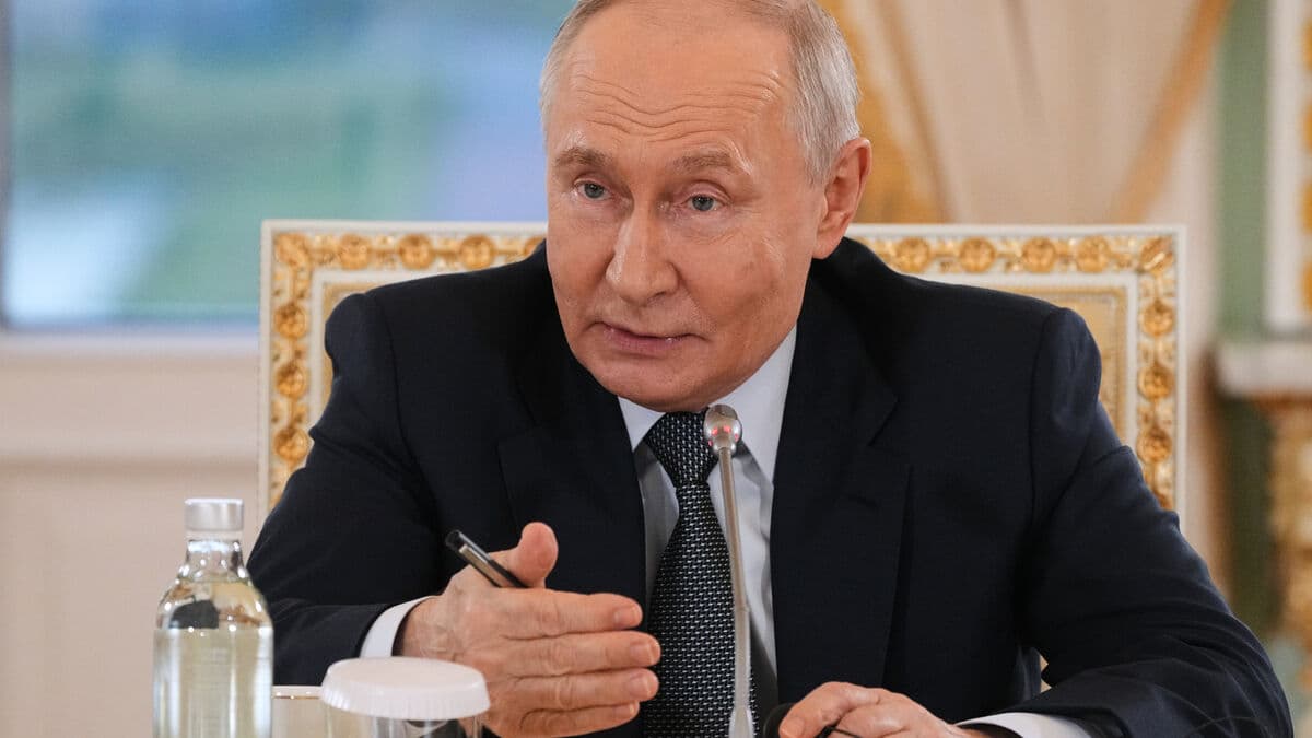Zelensky proposes meeting with Putin