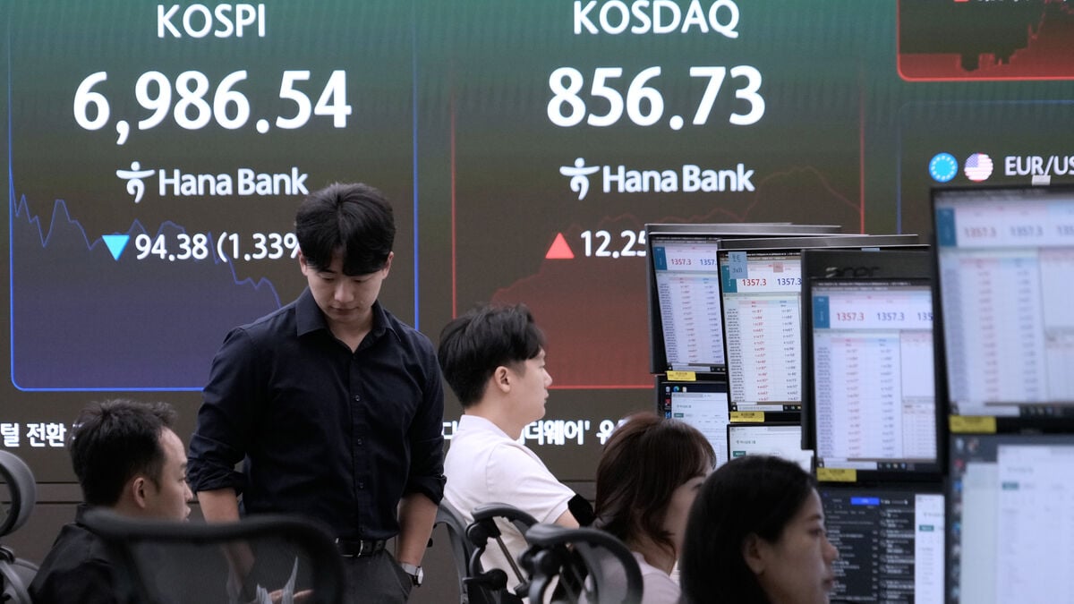 Asian stocks fall as rising oil prices fuel market concerns