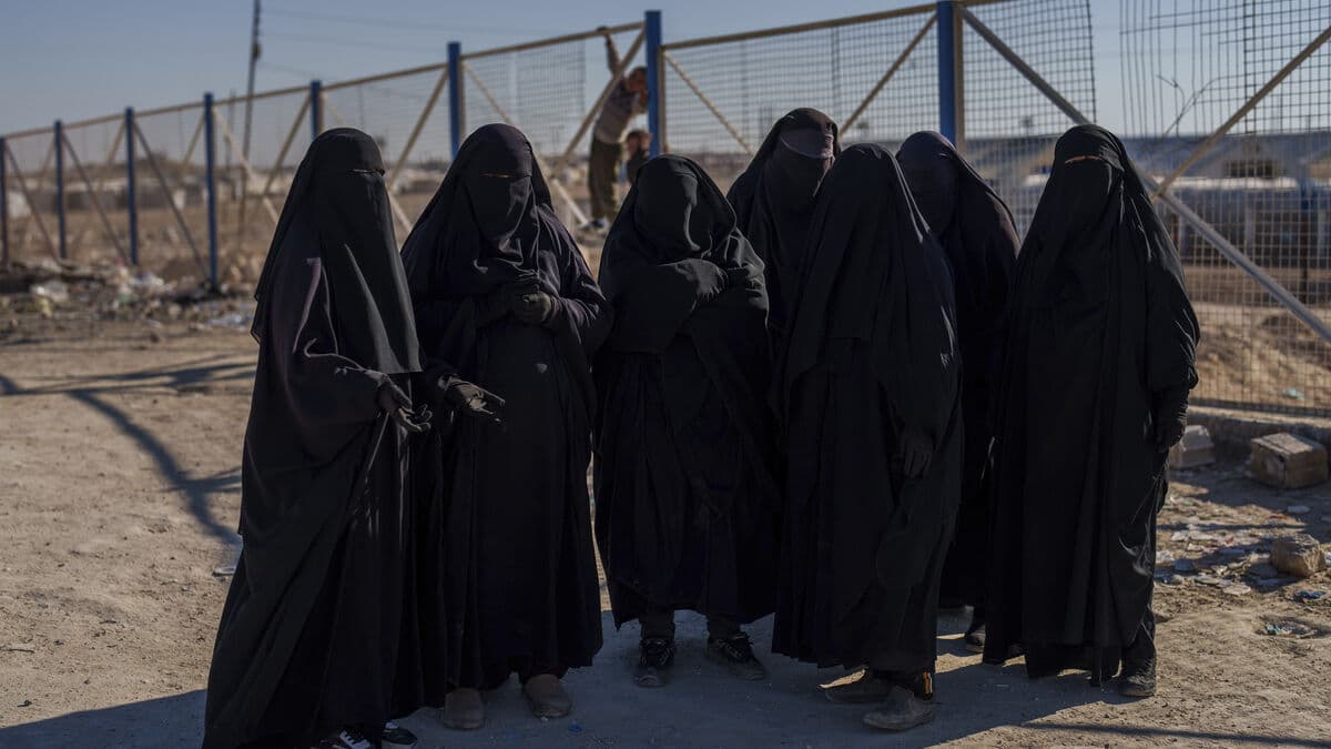 ISIS camp unguarded as the US backs away from Kurds