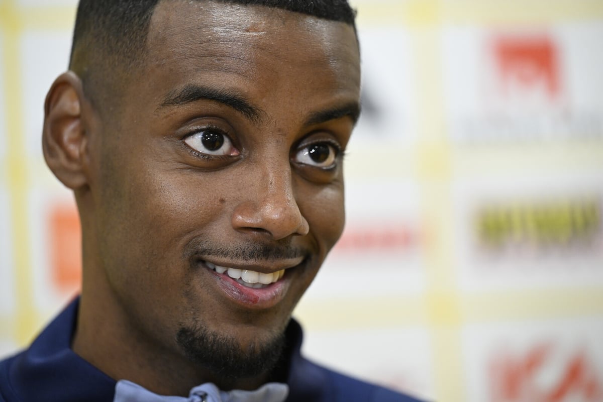 Newcastle Coach on Isak's Future Amid Liverpool Rumors