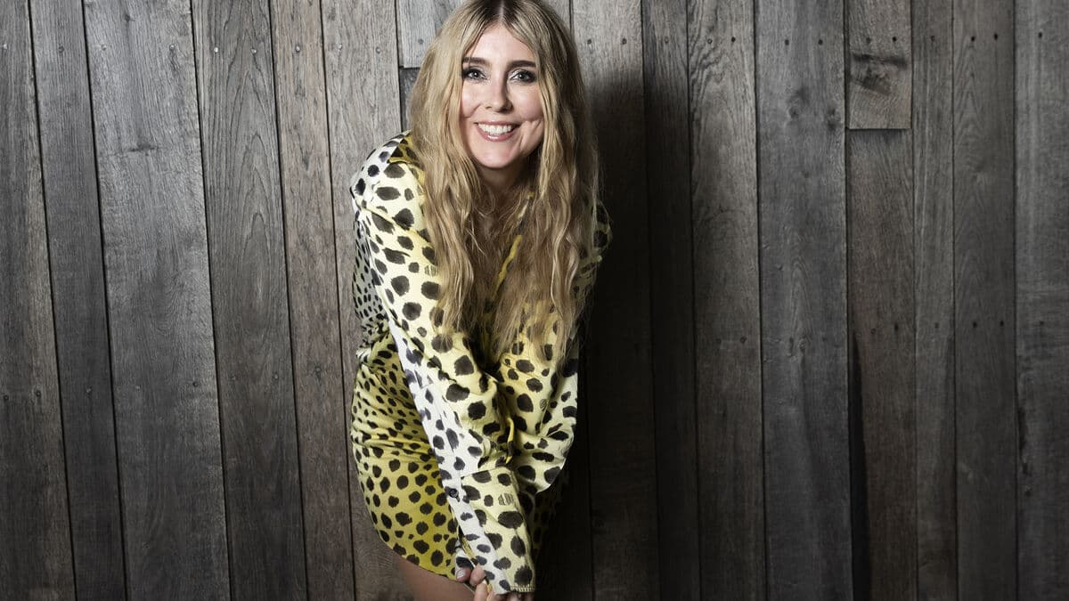 Miss Li extends tour, makes arena debut