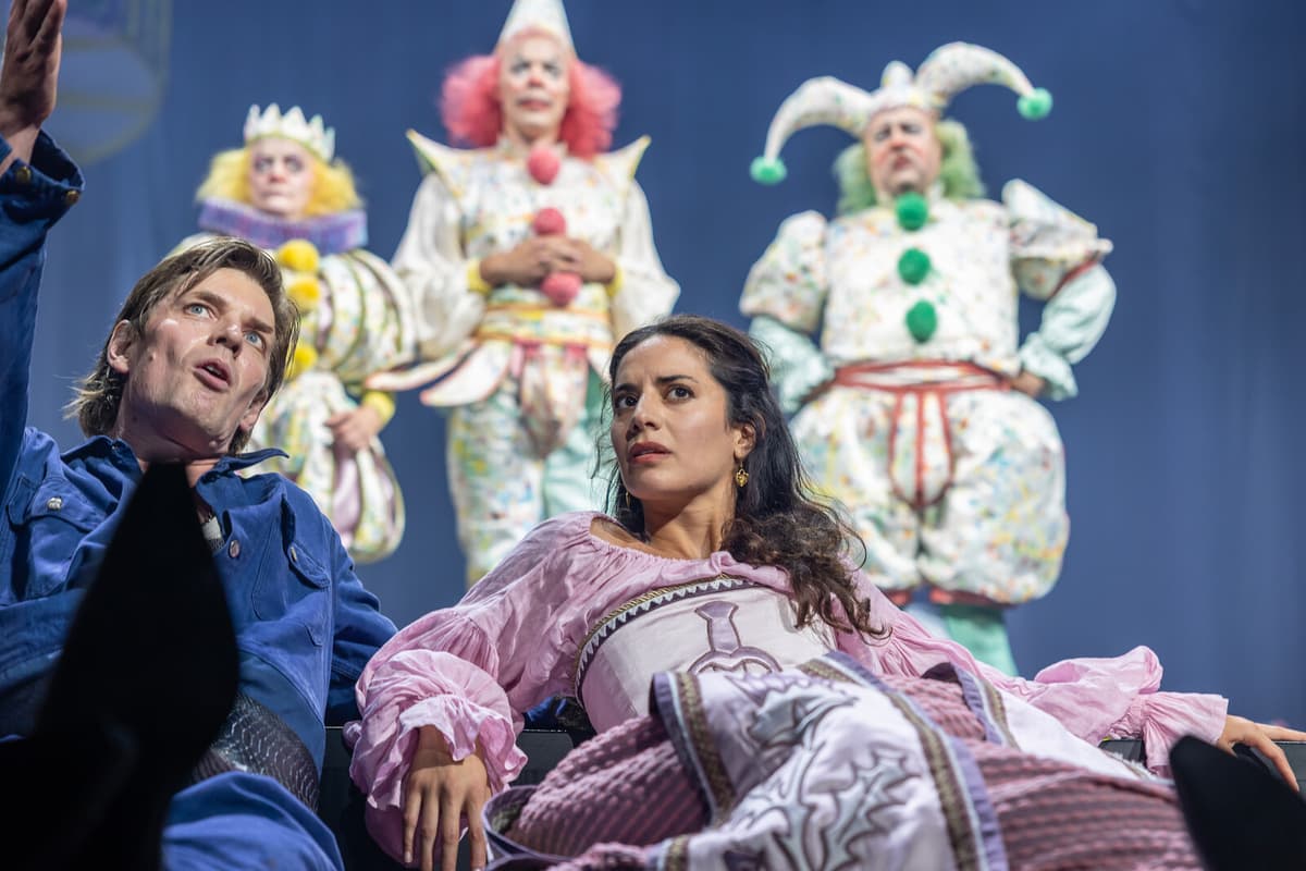 Farnaz Arbabi Revamps Shakespeare's Comedy with Modern Twist