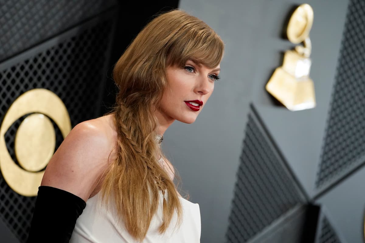 Taylor Swift Reclaims Rights to Her First Six Albums