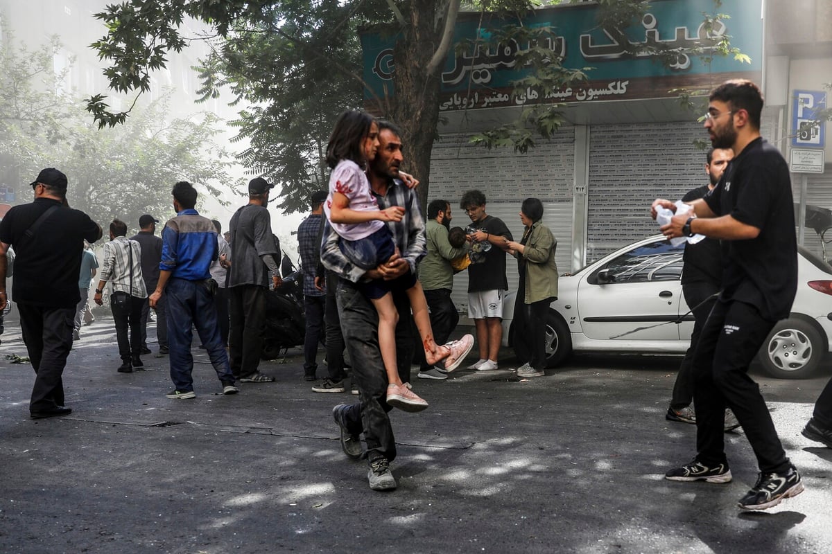 Tehran Faces Threats Amid Lack of Shelters and Blocked Roads