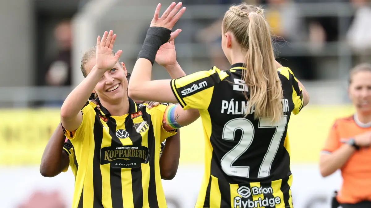 Häcken crushes Eskilstuna 6-0 to stay close to league leaders after Schröder sale