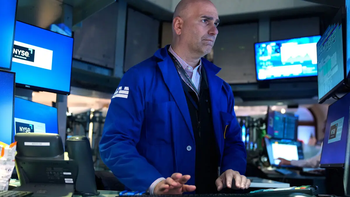 Wall Street ends higher despite war fears