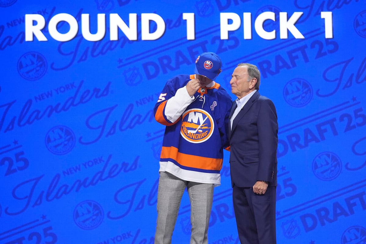 NHL Draft: Matthew Schaefer Honors Late Mother After First Pick