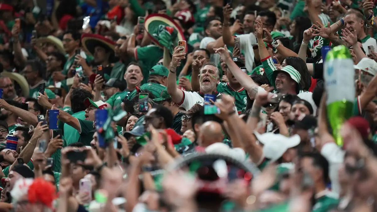 Mexico extends winning streak, advances to playoffs