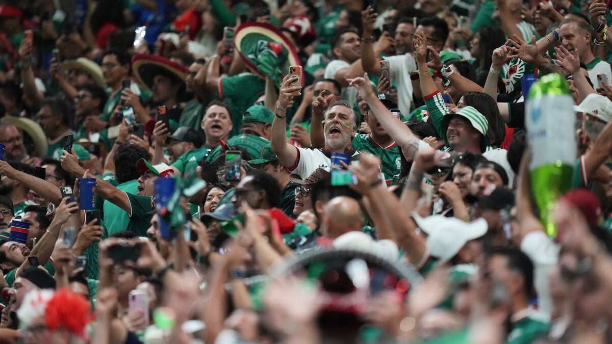 Mexico extends winning streak, advances to playoffs
