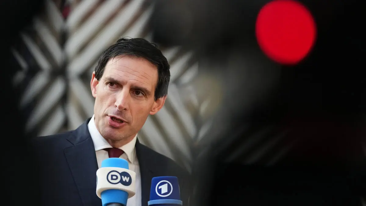 Chaotic battle for survival over climate in the EU