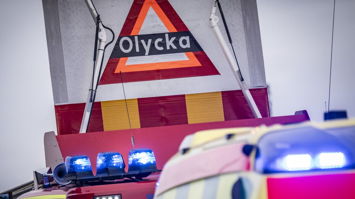 Woman seriously injured in collision between motorcycle and tractor in Kungsbacka