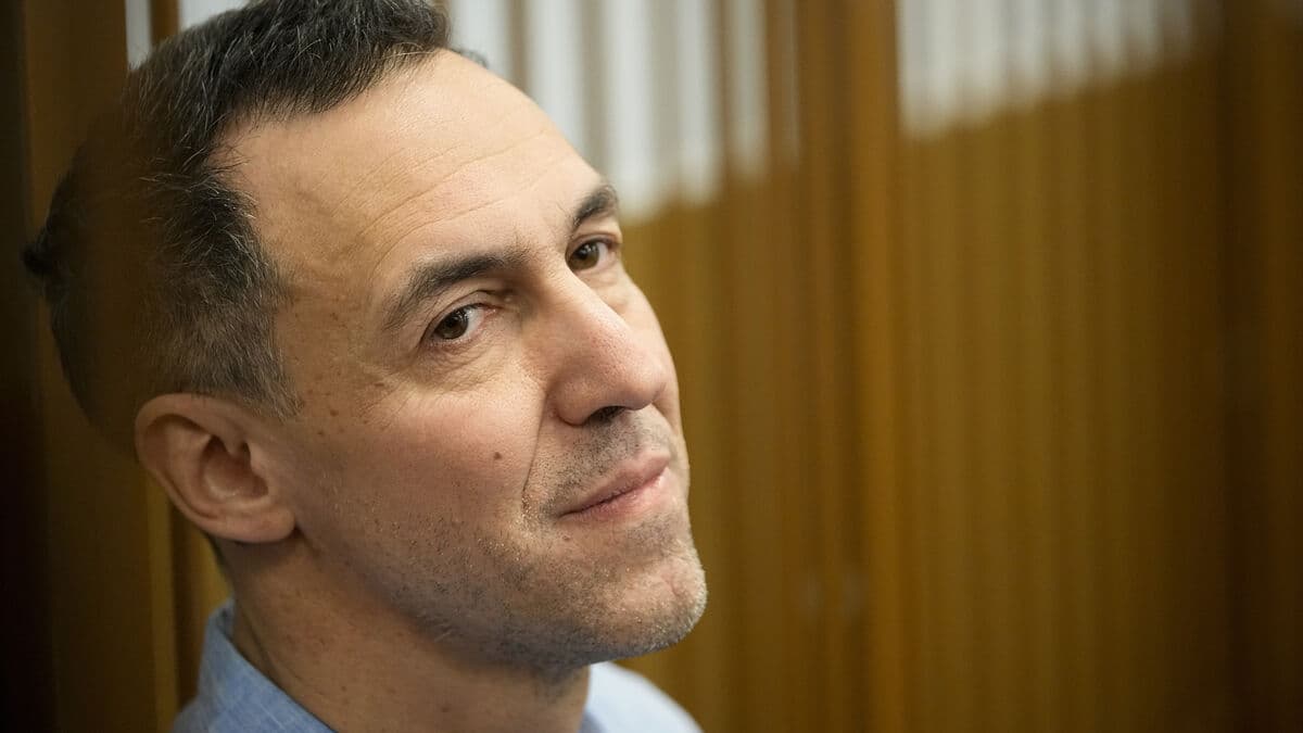 Russia and France exchange prisoners