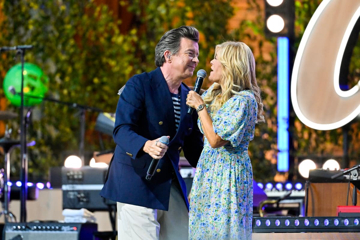 Allsång på Skansen Leads TV Ratings Unchallenged