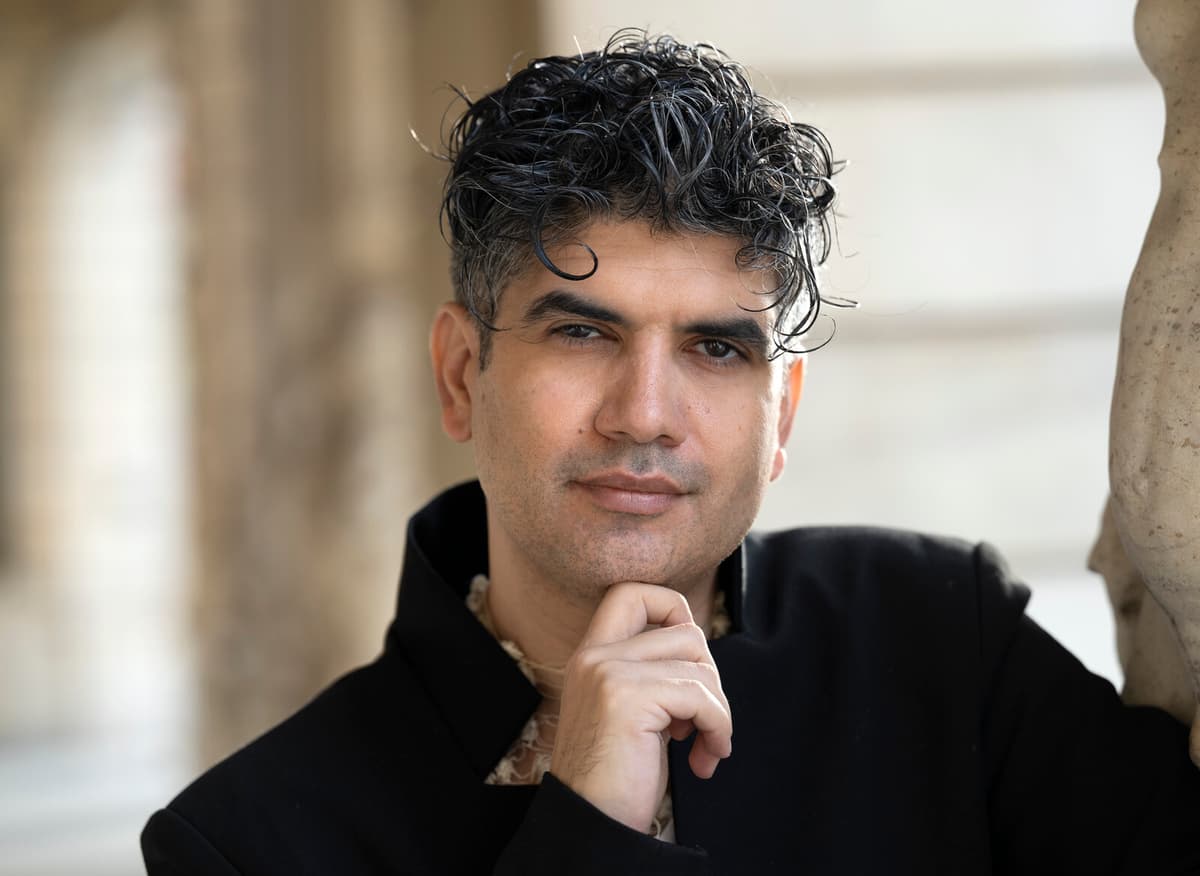 He receives the Katapultpriset for his debut novel