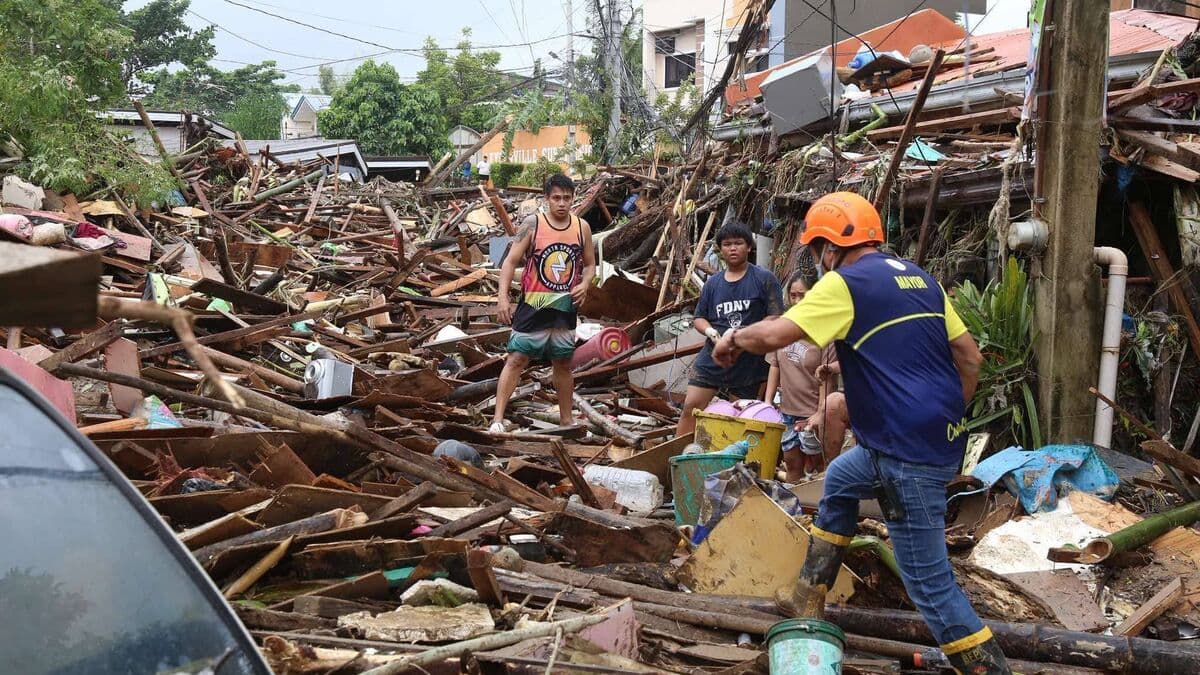 Death toll continues to rise in the Philippines