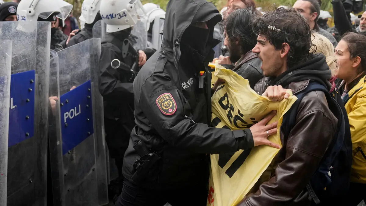 At least 370 arrested at May Day march in Istanbul