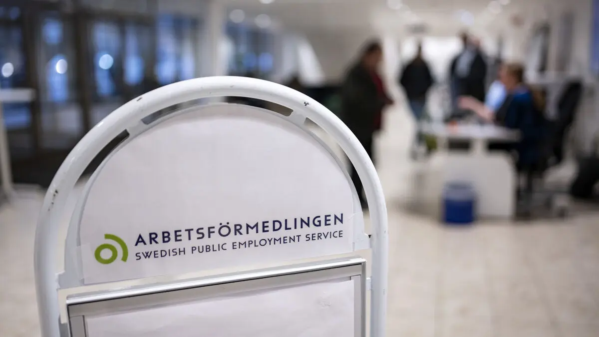 Public Employment Service completely absent in 83 municipalities