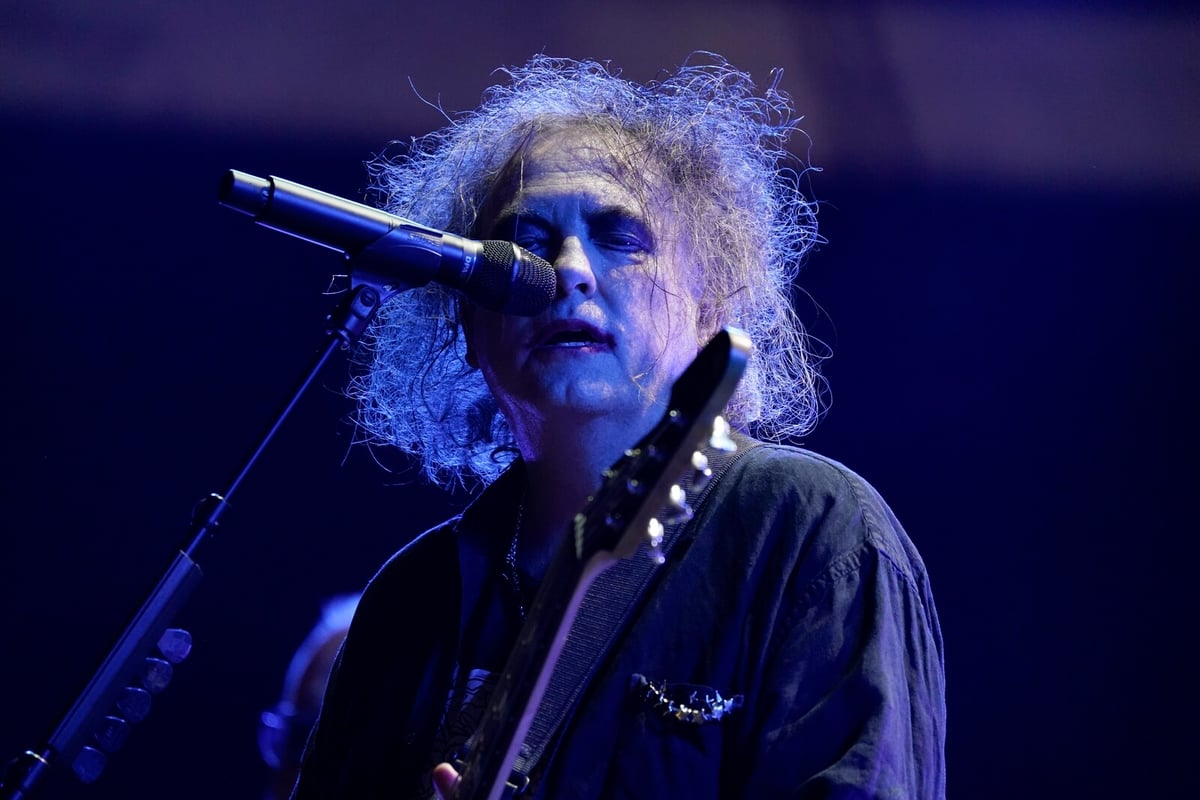 The Cure releases live album
