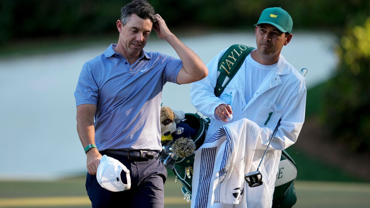 McIlroy trembled, shares the lead in the Masters