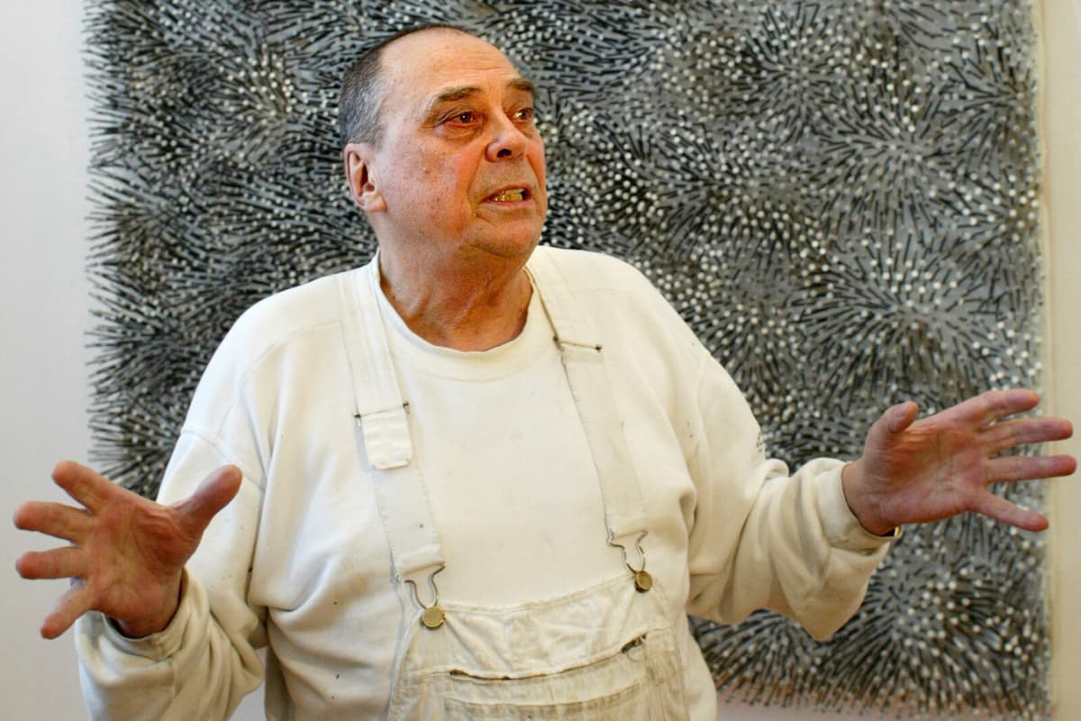 Renowned German Nail Artist Günther Uecker Passes Away at 95