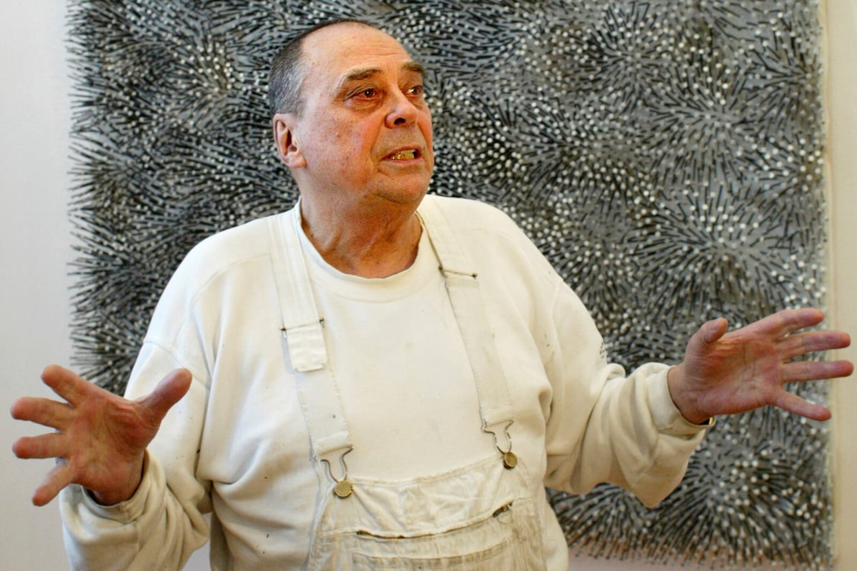 Renowned German Nail Artist Günther Uecker Passes Away at 95