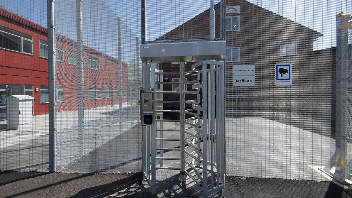 Four Escape Swedish Migration Detention Center with Outside Help