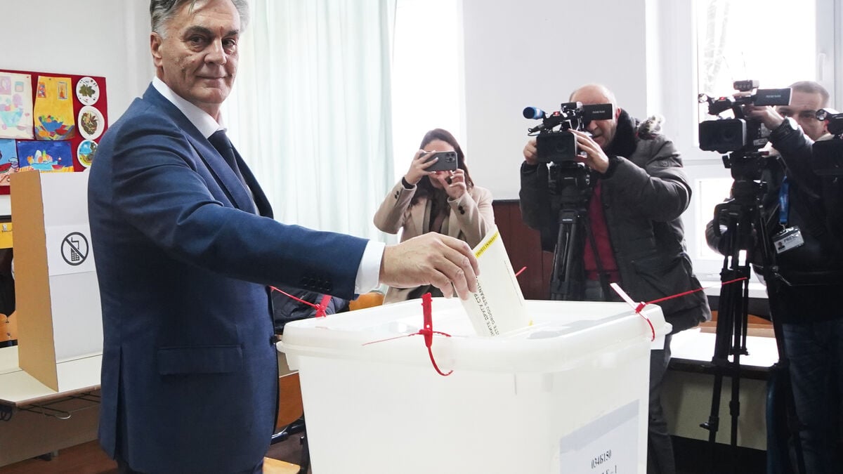 Deposed presidential candidate appears to be winning