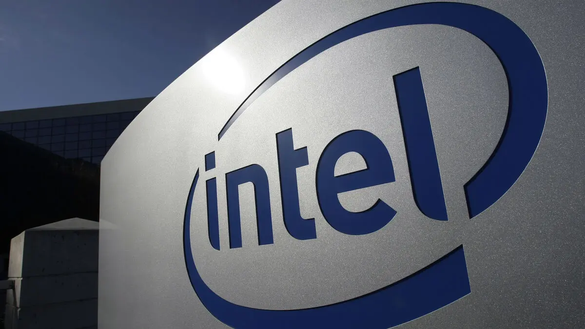 Intel beats expectations, gives bright forecast
