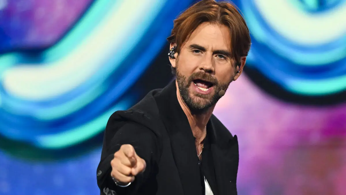 Lernström shaved his beard during a live broadcast