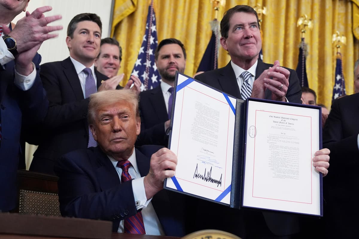 Trump Signs Crypto Regulation Law, Aims to Boost Dollar Stability