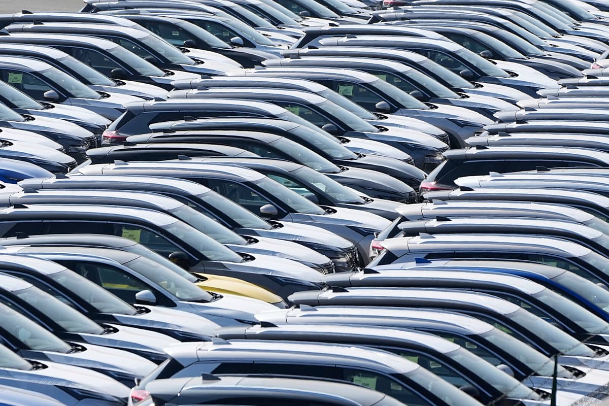 EU Trade Surplus with US Rises to 23.6 Billion Euro in February