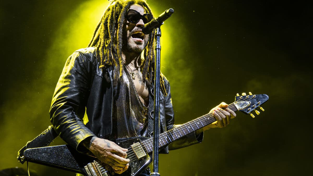 Lenny Kravitz to Sweden next year