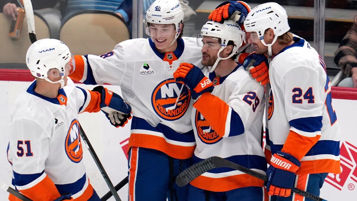 Emil Heineman Scores as Islanders Secure Third Straight Win