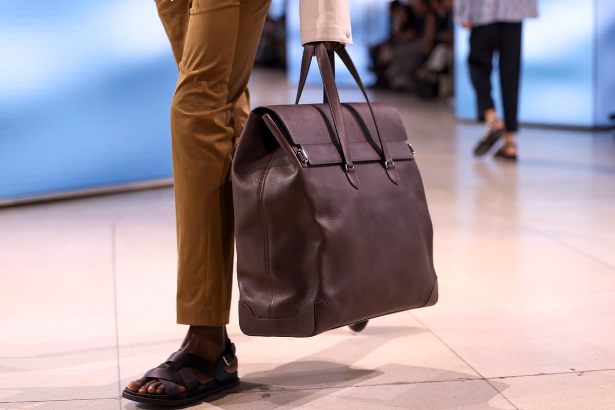 Luxury Company's Bonus to Employees – 50,000 Kronor